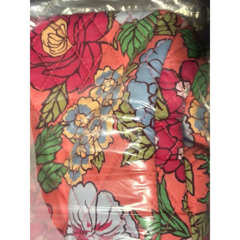 Vera Bradley Vibrant Gardenias Weekender Travel Bag Pink Multicolor Quilted Tote - Picture 2 of 5